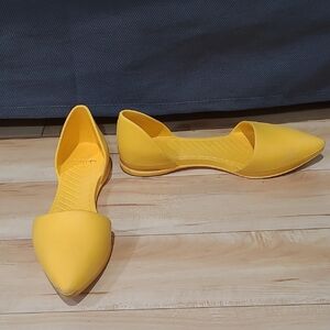 Native Women's Size 8 Yellow Flats